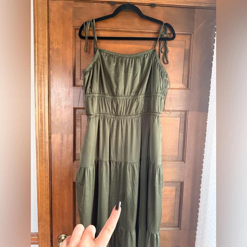 Express Green Satin Tiered Maxi Dress - Picture 5 of 8